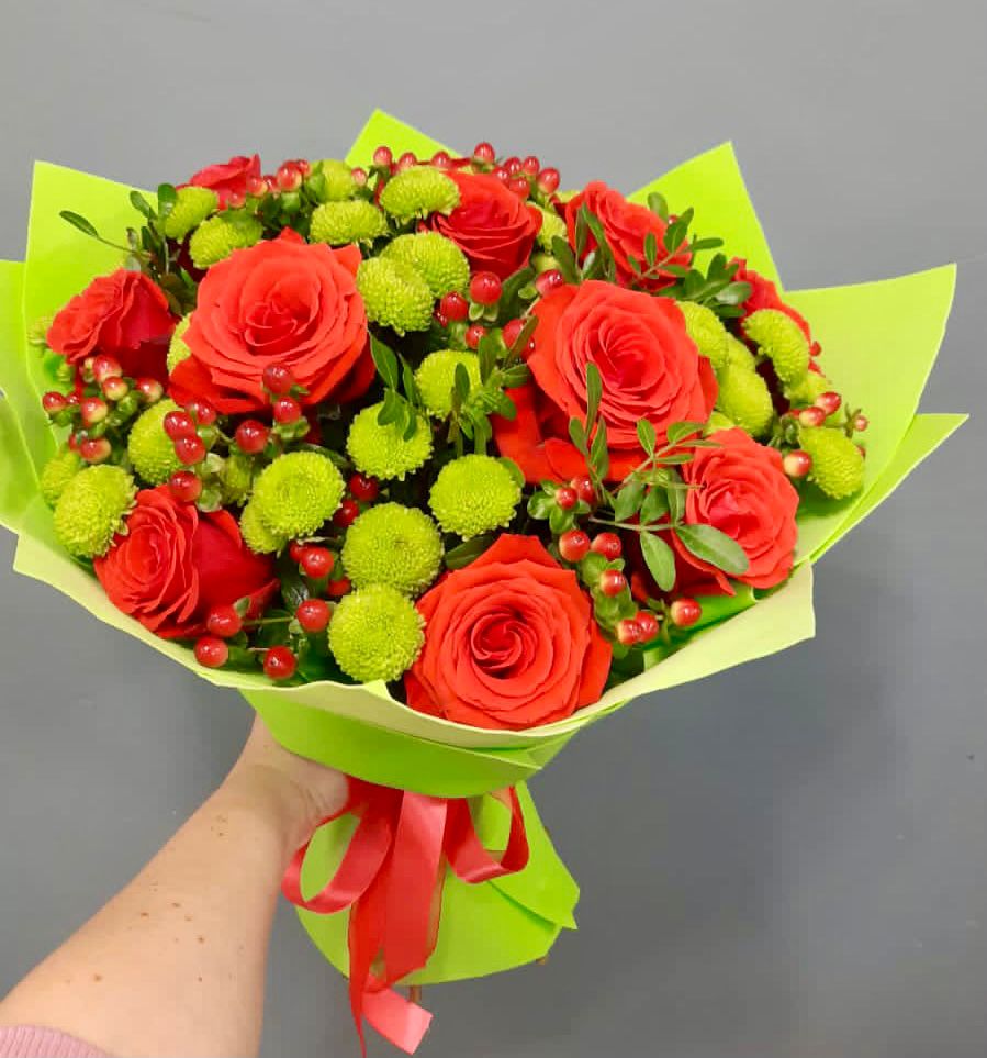 Букет цветов из: Хризантемы и Розы в Афипсипе