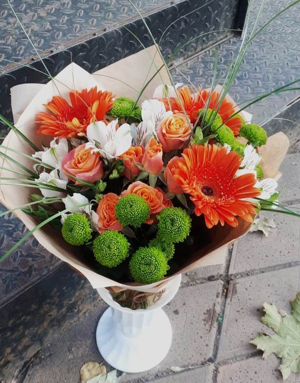 Букет цветов из: Герберы, Хризантемы, Альстромерии и Розы в Афипсипе