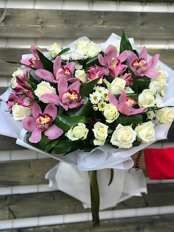 Букет цветов из: Розы и Хризантемы в Афипсипе