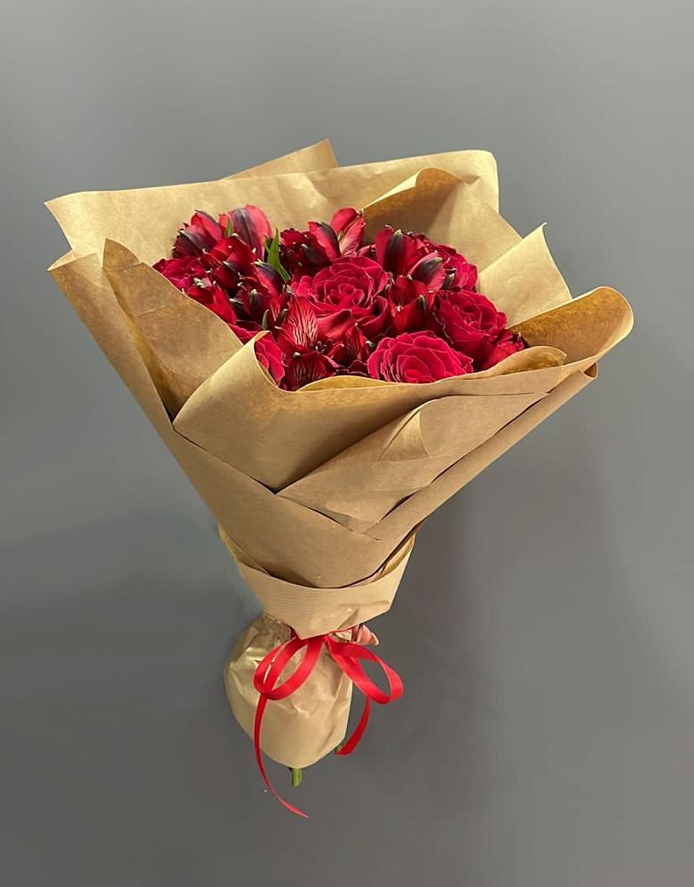 Букет цветов из: Альстромерии и Розы в Афипсипе