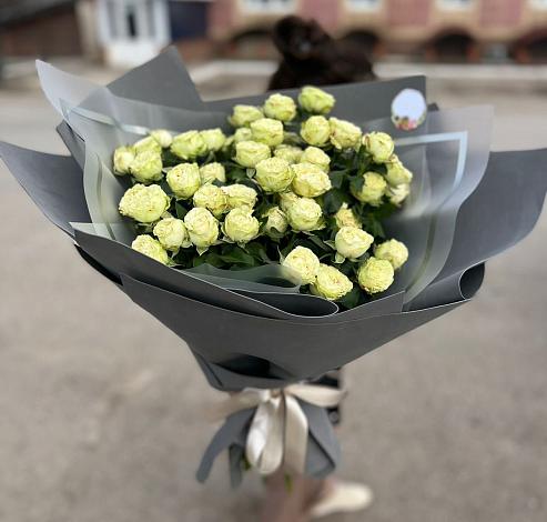 Букет Белые кустовые розы Солинеро в Афипсипе