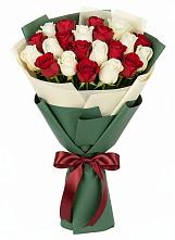 Букет Микс из красных и белых роз в Афипсипе