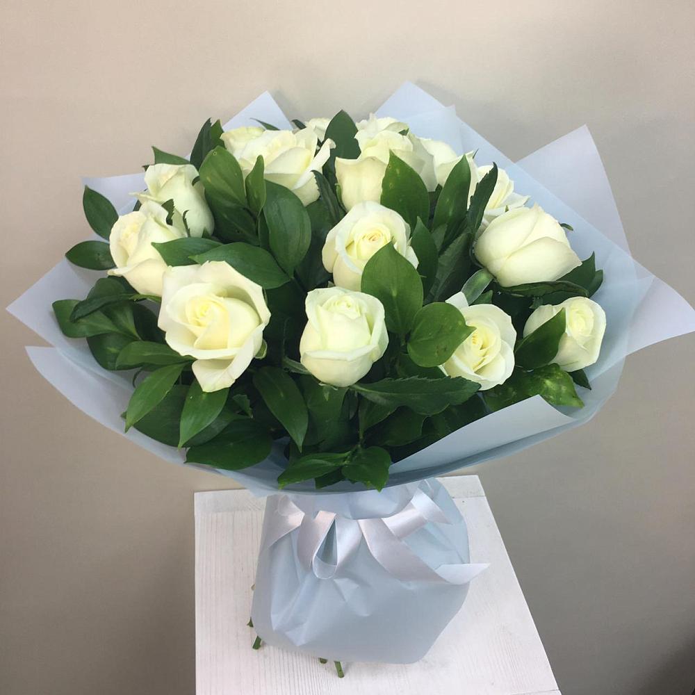 Букет 15 Белых роз Проуд в Афипсипе