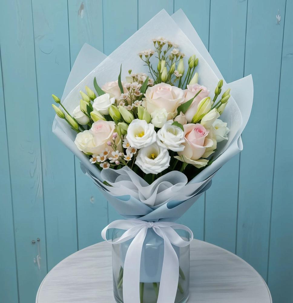 Букет цветов из: Розы и Лизиантусы в Афипсипе