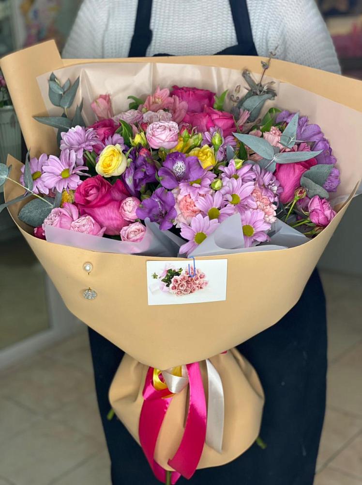 Букет цветов из: Хризантемы, Гвоздики и Альстромерии в Афипсипе