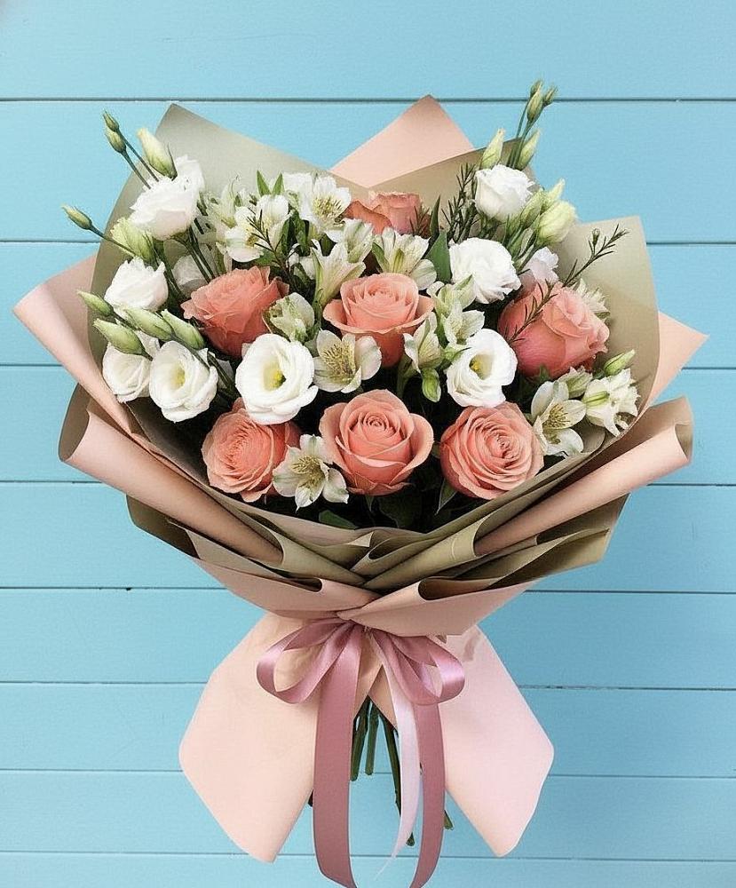 Букет цветов из: Розы, Альстромерии и Лизиантусы в Афипсипе