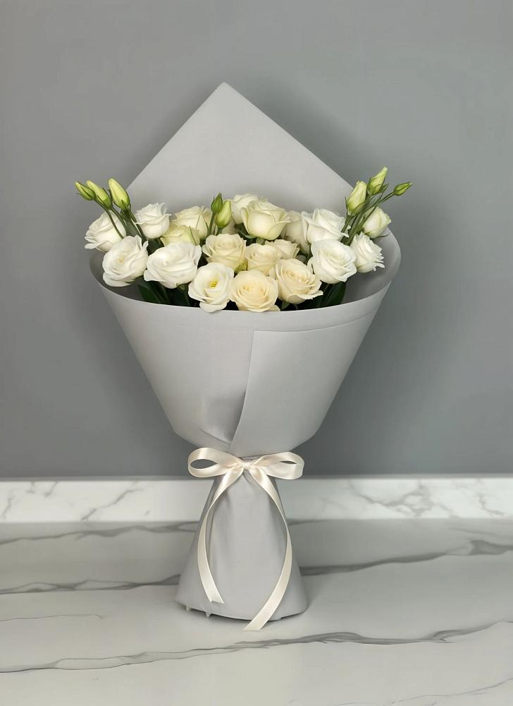 Букет цветов из: Розы и Лизиантусы в Афипсипе