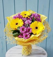 Букет цветов из:  Хризантемы и Герберы в Афипсипе