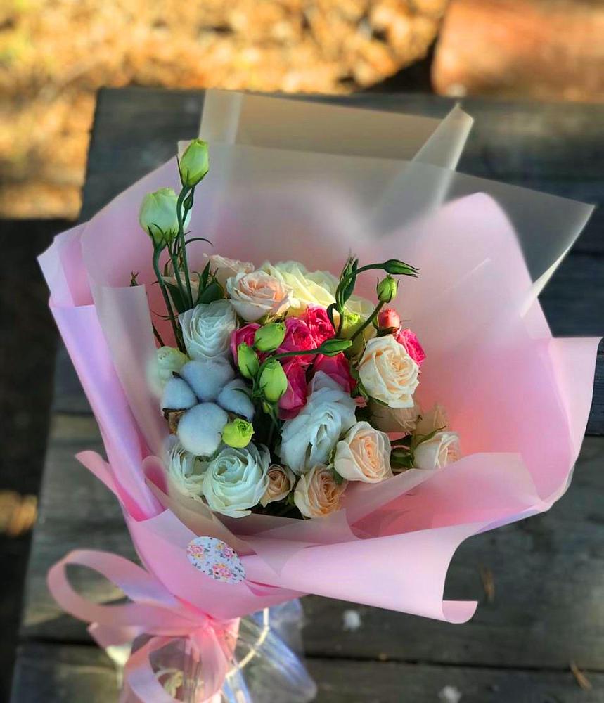 Букет цветов из: Розы и Лизиантусы в Афипсипе