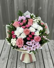 Букет цветов из:  Альстромерии, Гвоздики, Розы и Хризантемы в Афипсипе