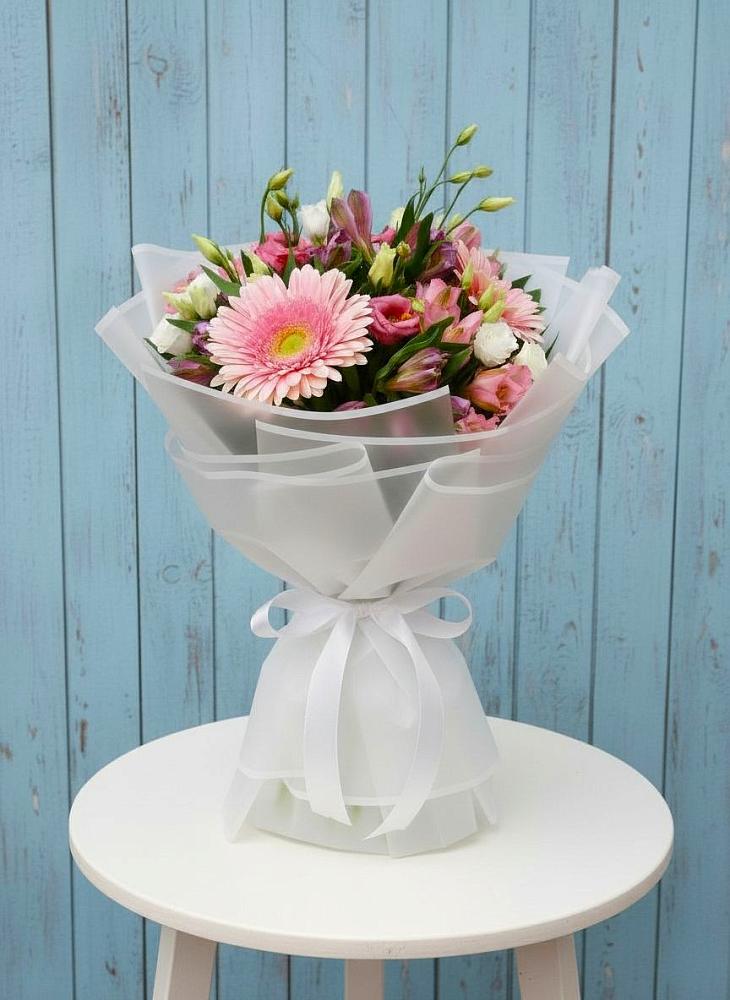 Букет цветов из: Герберы, Альстромерии и Лизиантусы в Афипсипе