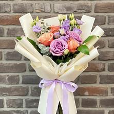 Букет цветов из:  Лизиантусы и Розы в Афипсипе