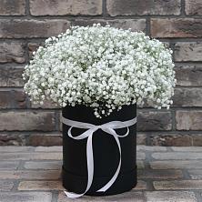 Цветочная композиция из Гипсофила в шляпной коробке в Афипсипе