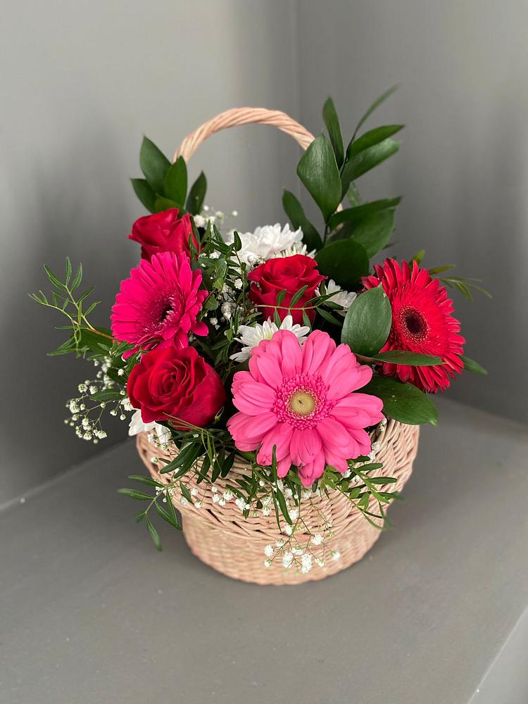 Цветочная композиция из Розы, Хризантемы и Герберы в корзине в Афипсипе