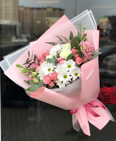 Букет цветов из: Розы, Лизиантусы и Хризантемы в Афипсипе