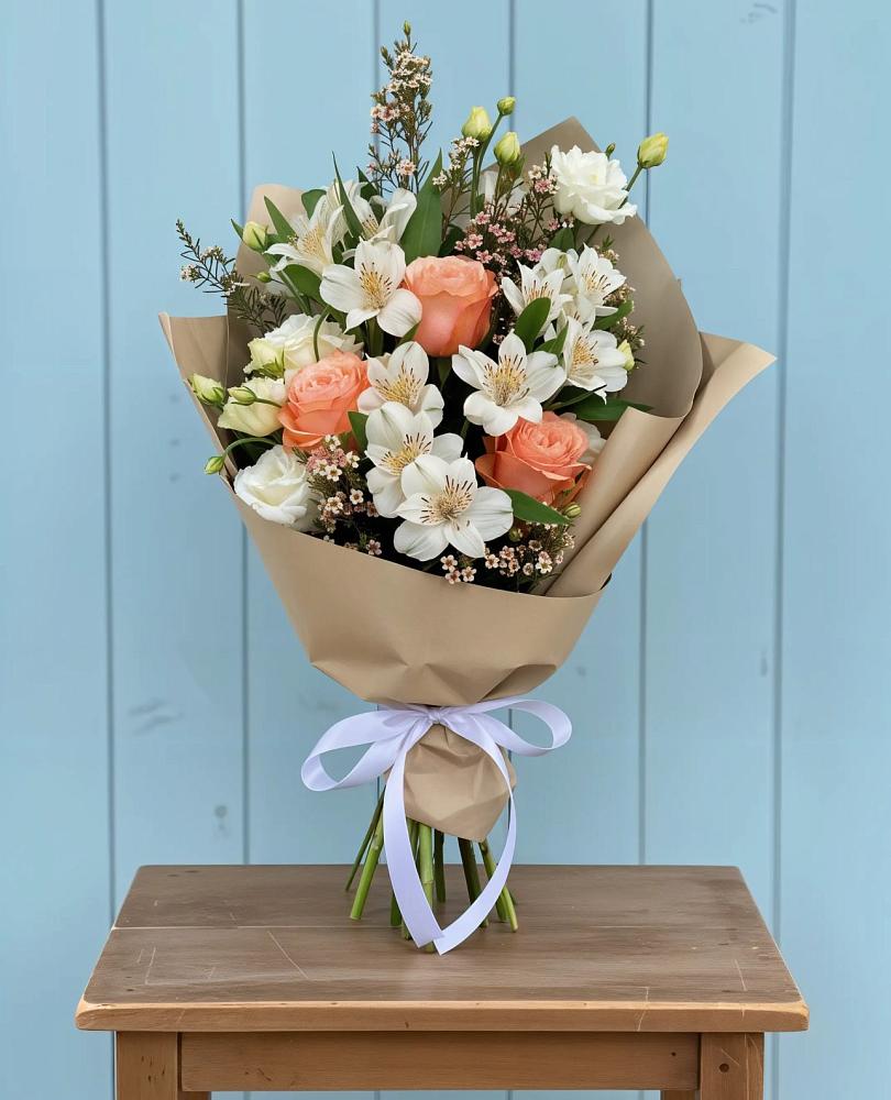 Букет цветов из: Альстромерии, Лизиантусы, Розы и Хризантемы в Афипсипе